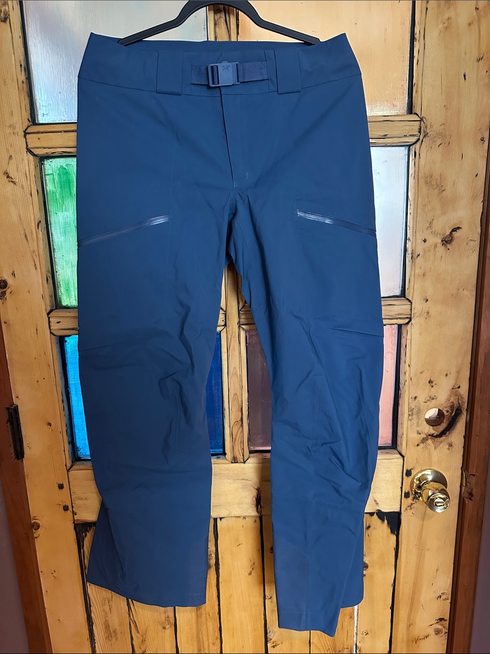 Arc'teryx women’s sentinel AR ski pants in medium Blue
